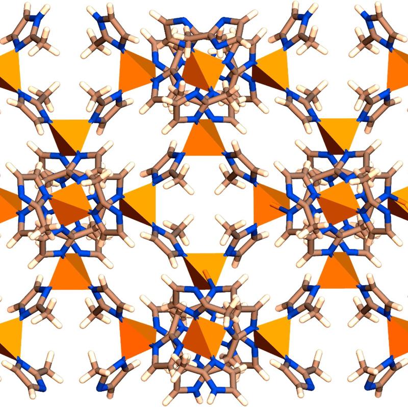 Das poröse Netzwerk von ZIF-67: Die Metallzentren aus Kobalt (Pyramiden) sind über Methylimidazolat (Stäbchen und Ringe) miteinander verbunden. (Grafik: R. Ahmad)