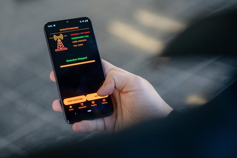 Mit dieser App können technisch versierte Personen helfen, Funkzellen aufzuspüren, die die Sicherheitslücke noch enthalten.
