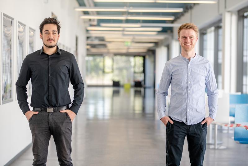 David Rupprecht (rechts) kooperierte unter anderem mit Bedran Karakoc (links), der in seiner Bachelor-Arbeit am Horst-Görtz-Institut für IT-Sicherheit die App entwickelte.