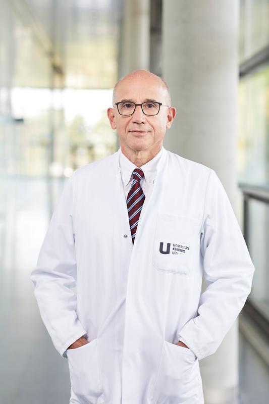 Professor Dr. Hartmut Döhner ist Ärztlicher Direktor der Klinik für Innere Medizin III am Universitätsklinikum Ulm und Co-Autor der VIALE-A Studie.