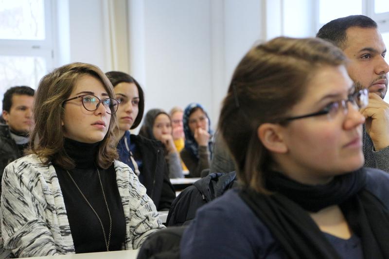 Women Welcome. Berliner Hochschulen unterstützen Frauen mit Fluchterfahrung, die in Deutschland studieren wollen.