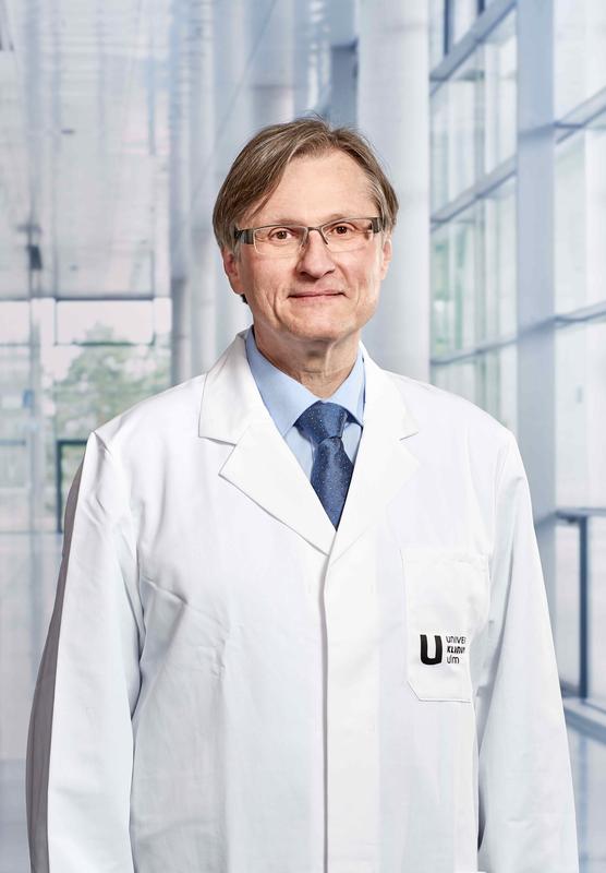 Professor Dr. Thomas Stamminger leitet seit Januar 2018 das Institut für Virologie am Universitätsklinikum Ulm und wurde nun zum 1. Vizepräsidenten der Gesellschaft für Virologie e.V. gewählt. 