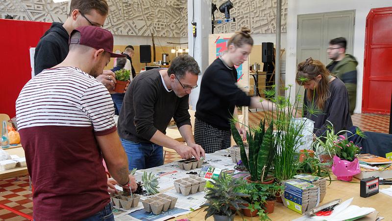 Tiny-House-Ausstellung "Alte Bekannte" – Workshop Pflanzenvermehrung