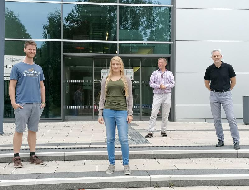 Marburger Fachleute aus Biologie und Chemie klärten gemeinsam auf, wie Pilze ihre Zellwand aufbauen (von links): Dr. Marian Samuel Vogt, Gesa Felicitas Schmitz, Professor Dr. Lars-Oliver Essen und Professor Dr. Hans-Ulrich Mösch. 