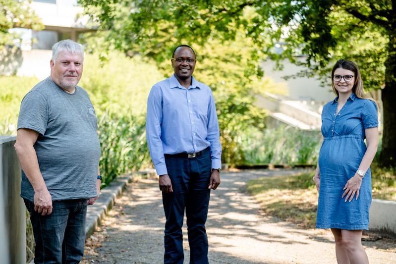  Wolfgang Schuhmann, Justus Masa und Corina Andronescu (von links) haben den Übersichtsartikel gemeinsam verfasst.