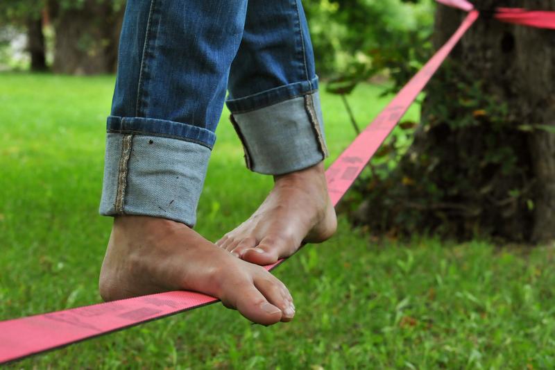 Das Gehirn koordiniert komplizierteste Bewegungen, etwa die eines Menschen auf einer Slackline. 