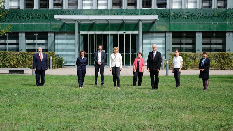 Bundesministerin Julia Klöckner mit Mitgliedern des Wissenschaftlichen Beirats für Agrarpolitik, Ernährung und gesundheitlichen Verbraucherschutz (WBAE) in Bonn.