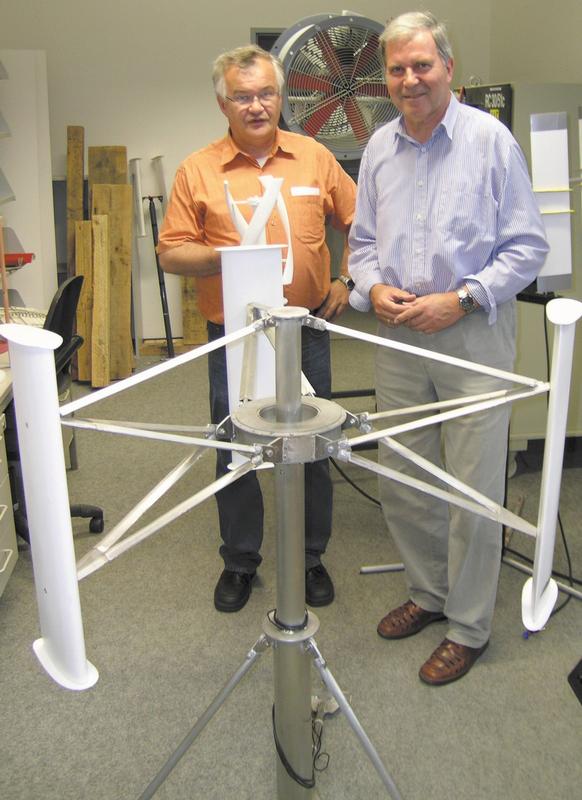 Prof. Dr. Friedrich Zastrow (rechts) und Assistent Heiko Schier arbeiten seit vielen Jahren an der Weiterentwicklung des H-Rotors.