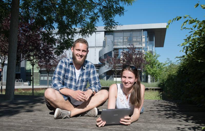 Von jedem Ort mit Internetzugang können Studieninteressierte am 8. September im Rahmen des Infotages "Studieren an der BTU" mit Studienberaterinnen und Studierenden chatten.