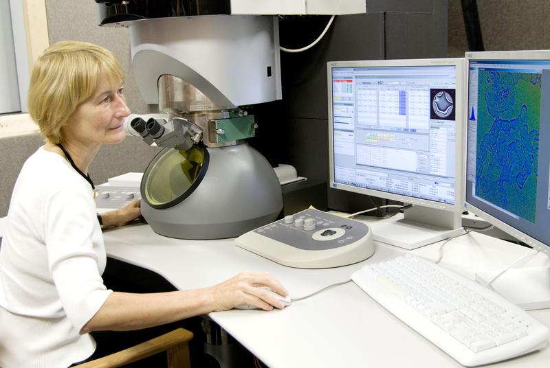 Prof. Ute Kaiser, Leiterin der Materialwissenschaftlichen Elektronenmikroskopie 