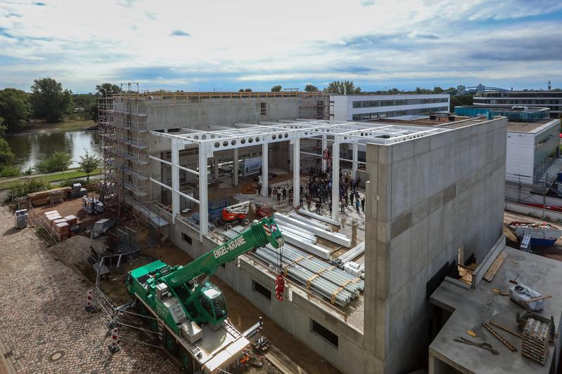 Sicht auf die künftige Elbfabrik des Fraunhofer IFF.