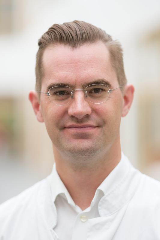 Dr. Sebastian Rademacher, Oberarzt des Bereichs hepatobiliäre Chirurgie und viszerale Transplantation am UKL.