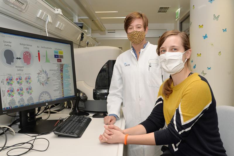 Freuen sich über die neuen Erkenntnisse aus der MS-TWIN-Studie: Doktorandin Claudia Janoschka (r.) und Arbeitsgruppenleiterin Prof. Luise Klotz