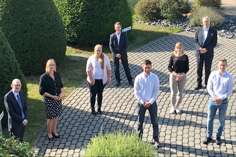 Foto von links: Prof. Dr. Jürgen Mertes, StB Andrea Fritsch, Isabell Reulen, Prof. Dr. Holger Philipps, Jonas Brüdern, Laura Perk, Prof. Dr. Arno Steudter, Marian Kilian