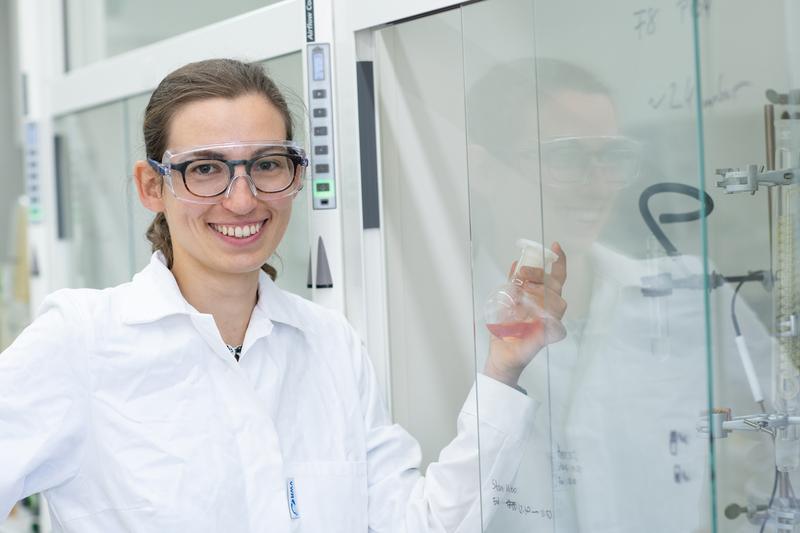 Juniorprofessorin Andrea Pannwitz forscht an der Universität Ulm zur chemischen Umwandlung von Sonnenenergie 