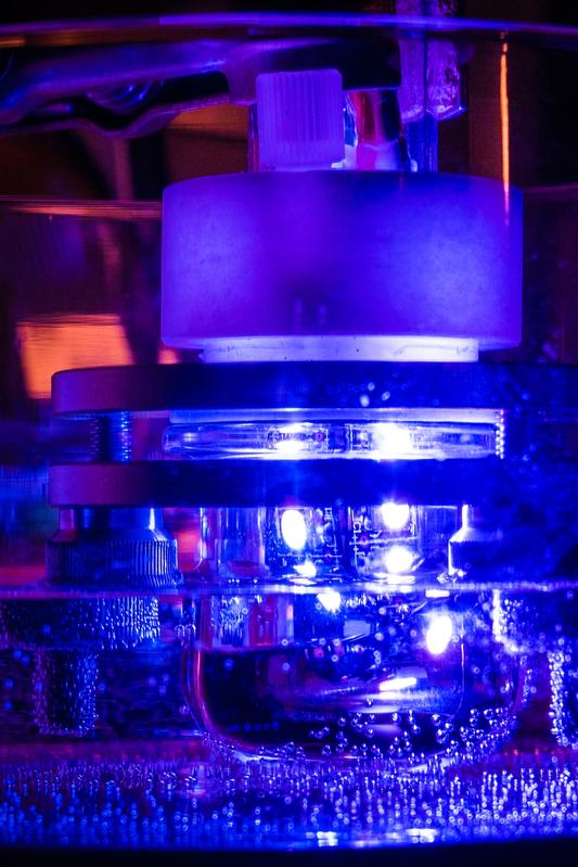 Photoreactor for the investigation of light-driven reactions, e.g. the photoreduction of copper(I) complexes 