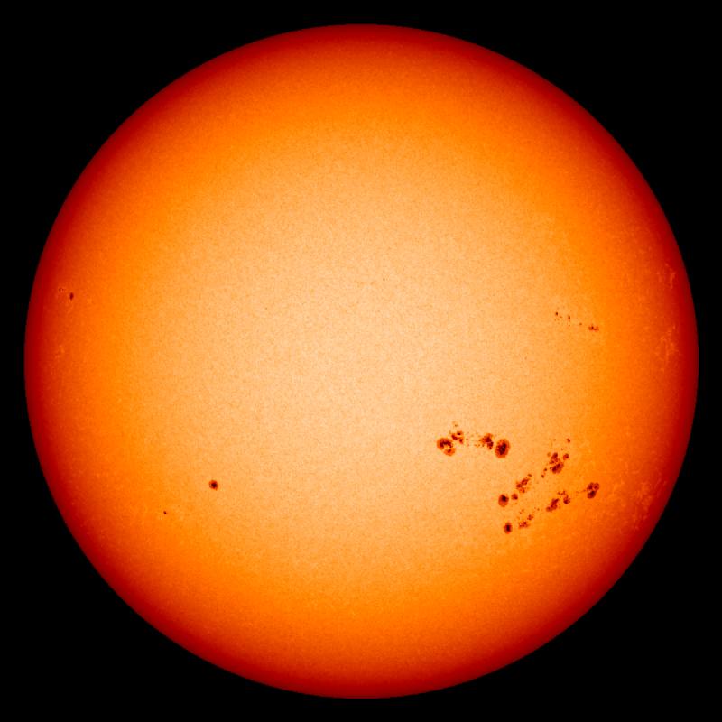 Auf der Sonne neigen Gruppen von Sonnenflecken dazu, in größeren Clustern aufzutreten, wie in dieser Aufnahme vom 31. Juli 2002. 