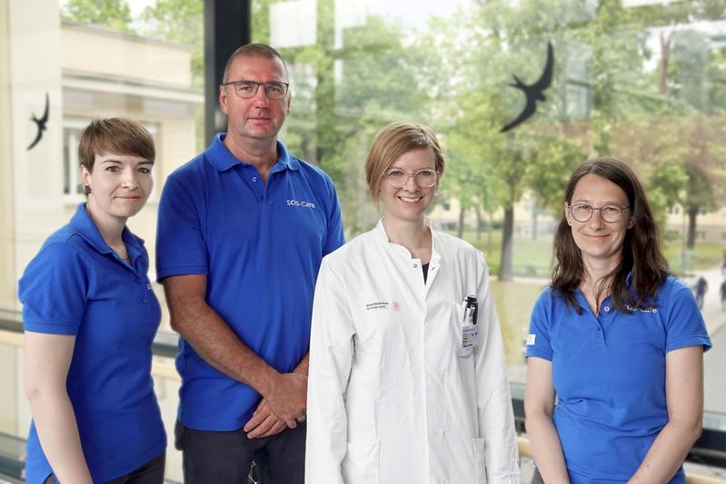 Das Team des ausgezeichneten SOS-Care-Teams (v.l.n.r.:) Heike Trost und Uwe Helbig (Case Manager), PD Dr. Jessica Barlinn (Leiterin) und Nastasja Pfaff (Case Managerin).