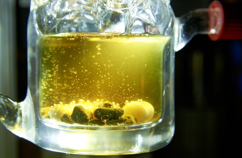 Hydrogen release on immobilized catalyst in the reactor: Mechanistic investigations are carried out on a laboratory scale.