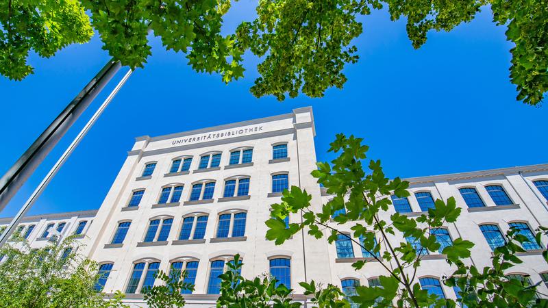 Das denkmalgeschützte Industriegebäude der „Alte Aktienspinnerei“ an der Straße der Nationen 33 in Chemnitz wurde mit viel Liebe zum Detail zur neuen Universitätsbibliothek für die TU Chemnitz umgebaut.