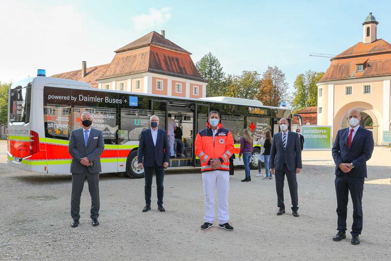 (v.l.) Prof. Bernd Kühlmuß, David Richter, Geschäftsführer Deutsches Rotes Kreuz Rettungsdienst Heidenheim-Ulm gGmbH, Ludwig Merkle, Rettungsdienstleiter DRK, Prof. Rainer Przywara, Rektor der DHBW Heidenheim, und Prof. Karl-Heinz Tomaschko