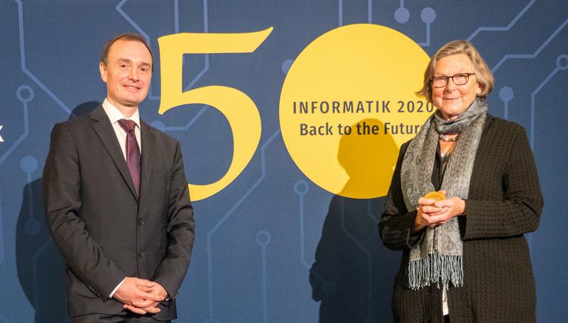 Christiane Floyd erhält die Klaus-Tschira-Medaille auf der GI Jahrestagung INFORMATIK 2020