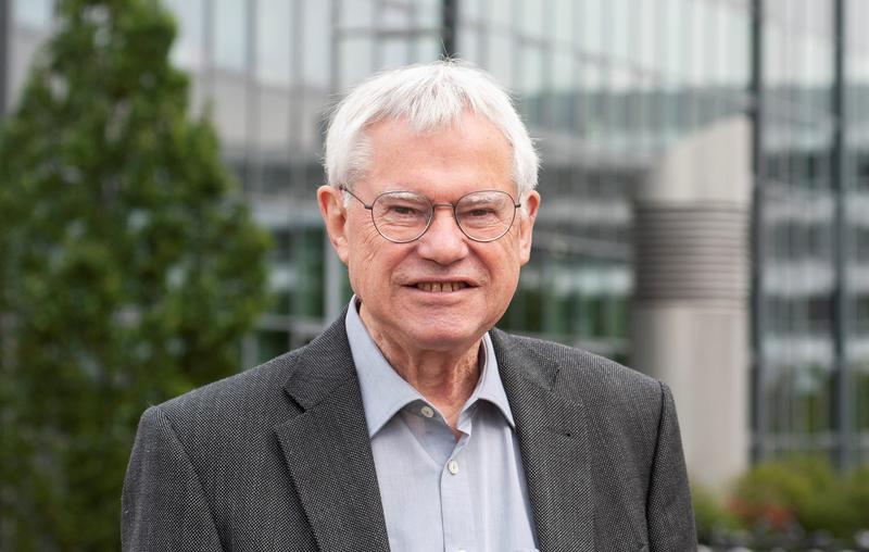 Prof. Dr. Alfred Pühler, neuer Ehrensenator der Universität Bielefeld.