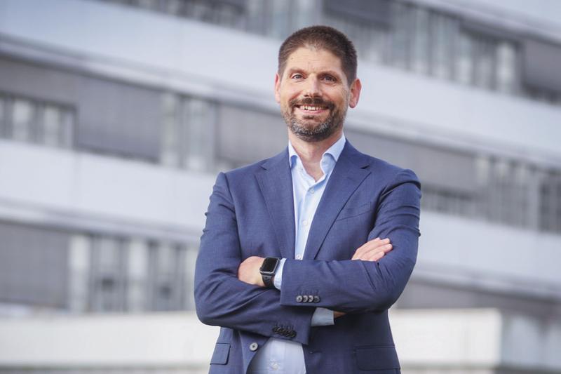 Prof. Dr. med. Sebastian Kuhn ist ebenfalls an die Medizinische Fakultät OWL berufen worden. Er richtet dort die Arbeitsgruppe Digitale Medizin ein. Foto: Universität Bielefeld/S. Jonek