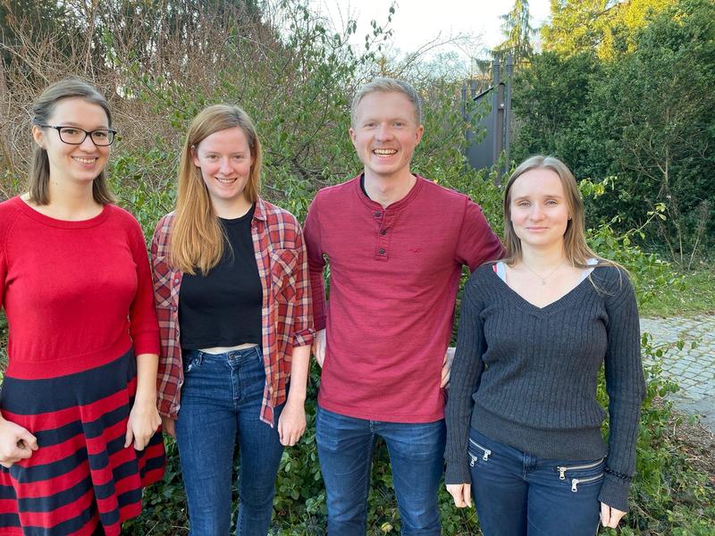 Haben "Insectastic" entwickelt und sich damit beim deutschen TROPHELIA-Wettbewerb Platz 1 gesichert: Luise Hennig, Leonie Kemmerling, Gerhard Thiem und Jennifer Brunn (v.l.)