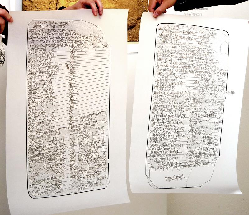 Ein Keilschriftfragment aus Babylon - von Hand abgezeichnet und stark vergrößert. In Wirklichkeit ist das Fragment etwa 15 Zentimeter groß.