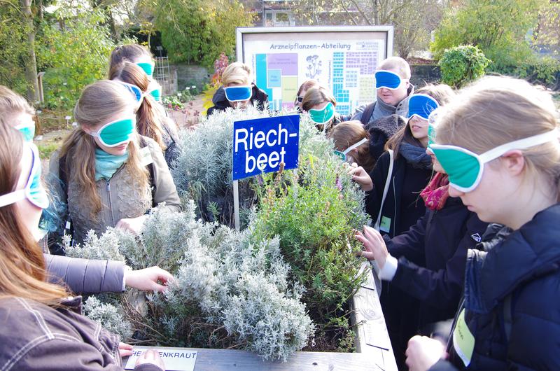 Blinden und sehbeeinträchtigten Menschen den Botanischen Garten zugänglich zu machen: Für diesen Ansatz wurde der LehrLerngarten ausgezeichnet.