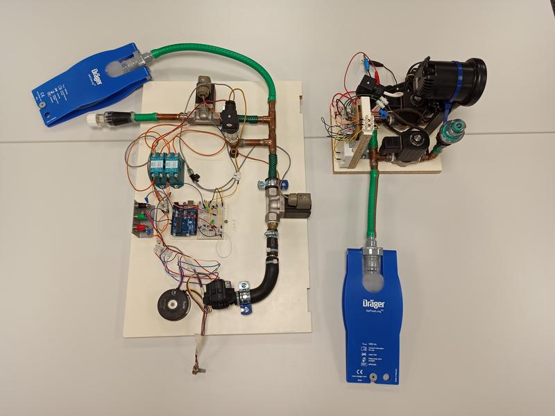 Prototypen für ein an der Hochschule Kaiserslautern entwickeltes Do-it-yourself-Beatmungsgerät