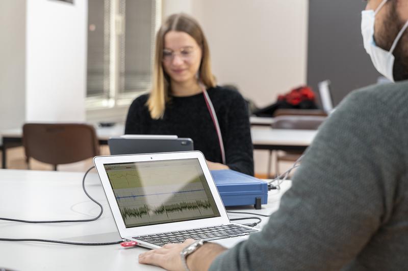 Im Lichtlabor der Hochschule München: Probanden durchliefen unterschiedliche Lichtszenarien 