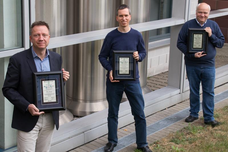 Preisträger des Meggers Award FBH-Autoren der ausgezeichneten Publikation: Martin Maiwald, Kay Sowoidnich, Bernd Sumpf (v.l.n.r.)