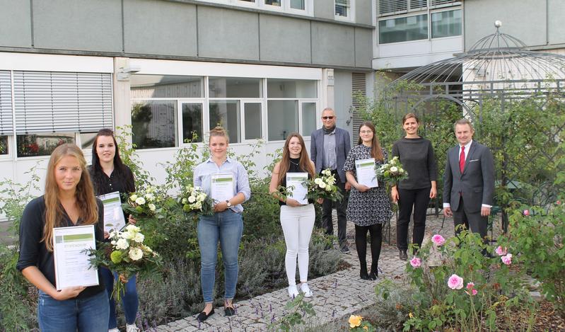 v.r.n.l.: Ann Theres Lindow, Anna-Sophie Gitter, Marina Seidler, Pauline Eisenschmidt, Heiko Wendrich, Sophie Jurtz, Dr. Diana Rösler, Dr. Hendrik Ziegenbein