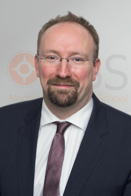 Prof. Dr. André Röhl ist Leiter des Studiengangs Sicherheitsmanagement (B.A.) an der NBS