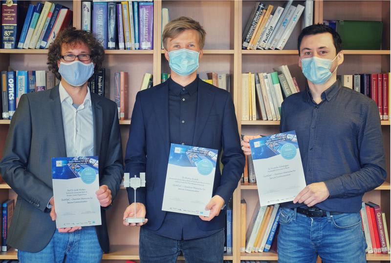 Gewinner des InnoSpace Masters 2019/20 Prof. Janik Wolters (TU Berlin), Dr. Markus Krutzik (FBH/HU Berlin), Dr. Mustafa Gündogan (HU Berlin) - v.l.n.r.