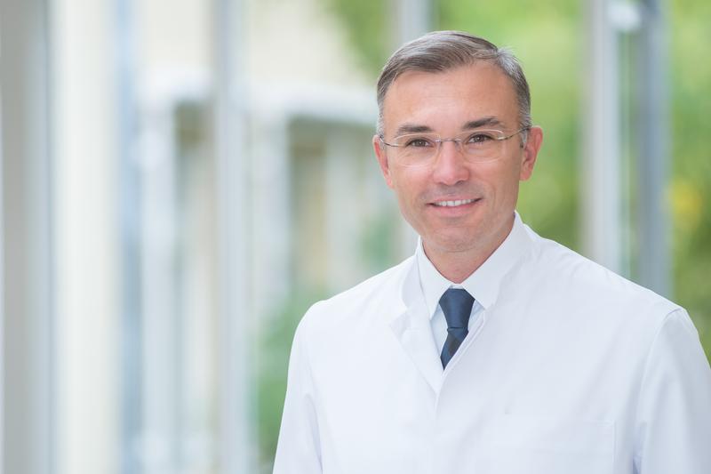 Professor Dr. Tobias Renkawitz ist neuer Ärztlicher Direktor der Universitätsklinik für Orthopädie und Unfallchirurgie Heidelberg.