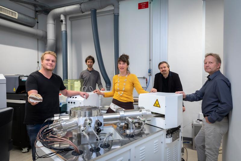 Andre Baldermann, Florian Mittermayr, Dorothee Hippler, Ronny Boch and Martin Dietzel (from left to right, all TU Graz) analysed newly discovered, geologically very young deposits on the Styrian Erzberg.