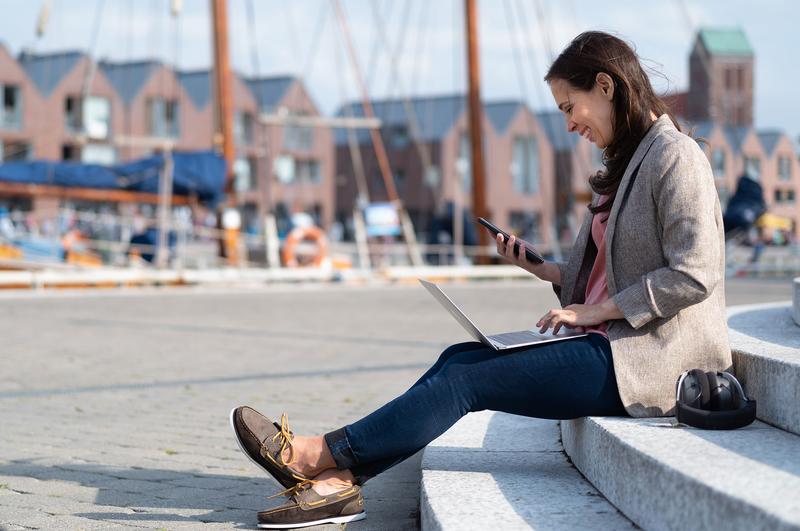 Der Einstieg in das Online-Studium Wirtschaftsrecht der HFH · Hamburger Fern-Hochschule ist jederzeit möglich. Die Lernplattform TakeLaw bietet nach dem Relaunch neue Inhalte und mehr Flexibilität. (Foto: teach-audio)