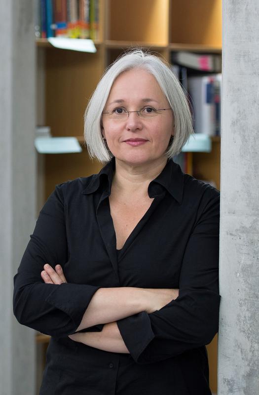 Prof. Dr. Sabine Sczesny ist Professorin für Sozialpsychologie in der Abteilung Soziale Neurowissenschaft und Sozialpsychologie am Institut für Psychologie an der Universität Bern. 