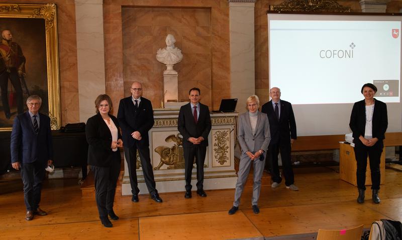 Kick-Off Forschungsnetzwerk COFONI: (4.v.l.) Prof. Dr. Jürgen Wienands (Netzwerkkoordinator COFONI). (1.v.r.) Prof. Dr. Maren von Köckritz-Blickwede (stellv. Netzwerkkoordinatorin)