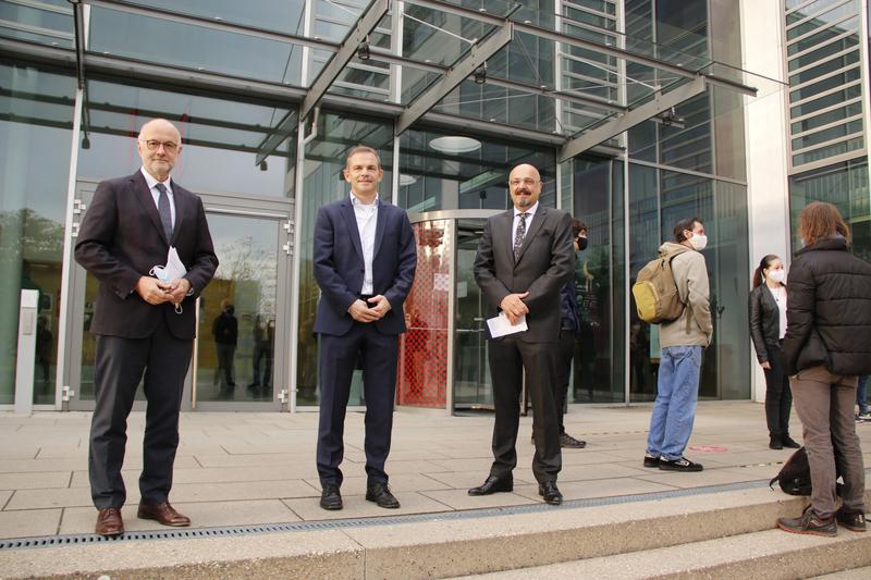 Rektor Prof. Dr. Winfried Lieber, Gastredner Prof. Dr. Martin Riedmiller und der Marketing-Gruppenchef der Markant AG Bernd Delakowitz (von links) kamen ebenso zu der einzigartigen Auftaktveranstaltung, wie die ersten Studierenden.