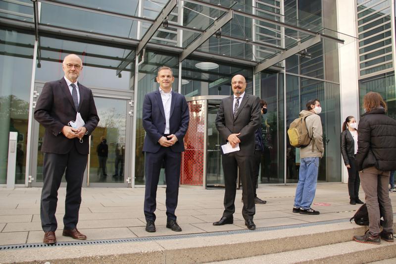 Rektor Prof. Dr. Winfried Lieber, Gastredner Prof. Dr. Martin Riedmiller und der Marketing-Gruppenchef der Markant AG Bernd Delakowitz (von links) kamen ebenso zu der einzigartigen Auftaktveranstaltung, wie die ersten Studierenden.