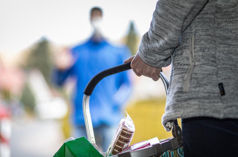 During the corona pandemic, many volunteers got involved in food shopping.