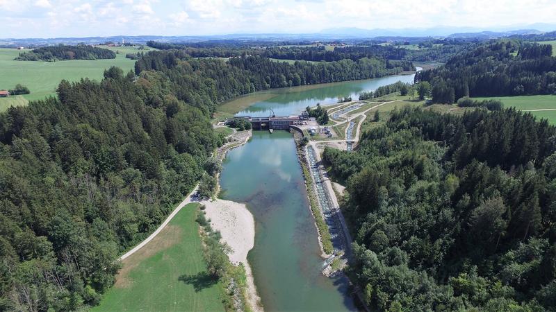 Das Wasserkraftwerk Altusried an der Iller. 