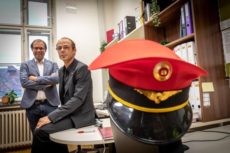 TU Graz-Researcher Johannes Neuhold (l.) and Stefan Marschnig focuse on maintenance management of track. 