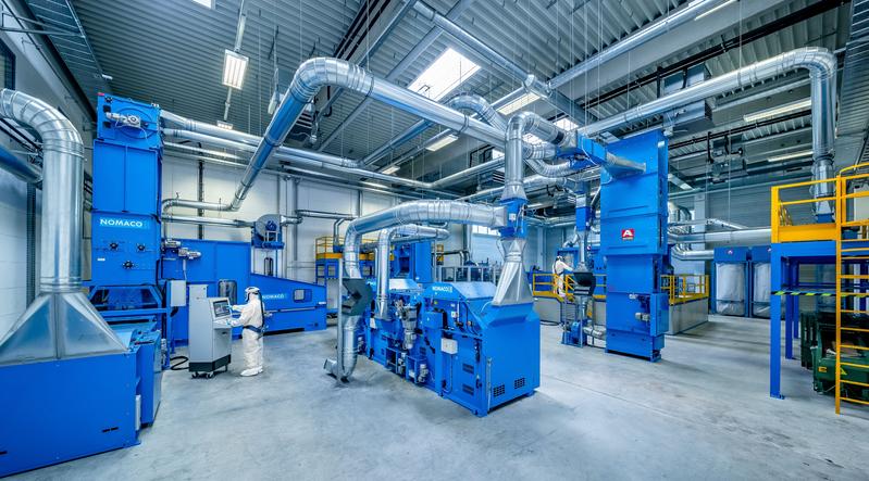 Anlagentechnik zum Carbonfaser-Recycling im Zentrum für Textilen Leichtbau am Sächsischen Textilforschungsinstitut e.V. (STFI), .