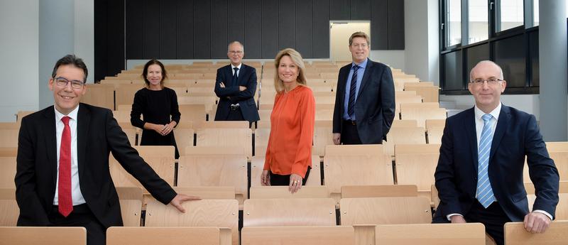 Das seit 1. November 2020 im Amt befindliche Rektorat der HHU besteht aus (v.l.n.r.) Dr. Martin Goch, Prof. Dr. Dr. Andrea Icks, Prof. Dr. Christoph Börner, Prof. Dr. Anja Steinbeck, Prof. Dr. Martin Mauve und Prof. Dr. Stefan Marschall.