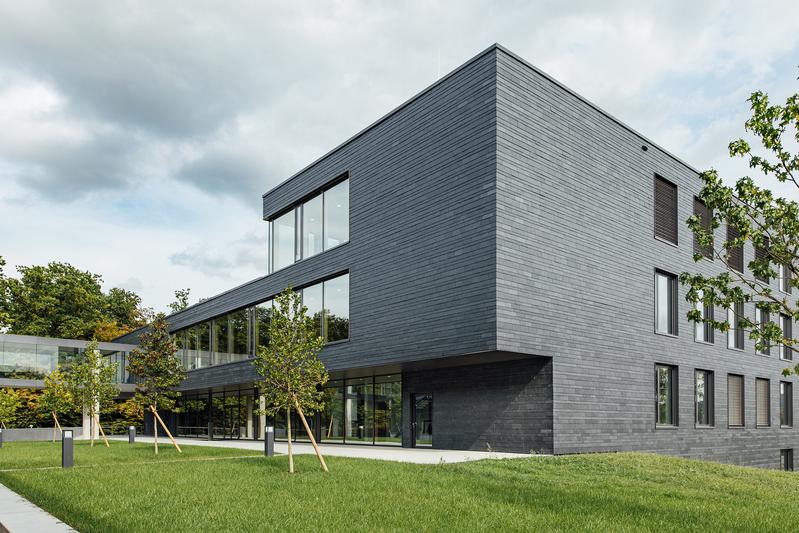 Neue Räume für die Forschung: Mit der Eröffnung der Forschungsgebäude ZiMATE und ZTN an der Hochschule Aalen wird der Forschungs- und Wissenschaftsstandort Ostwürttemberg weiter gestärkt.